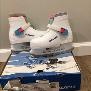 Bauer ice states size 12 little girls